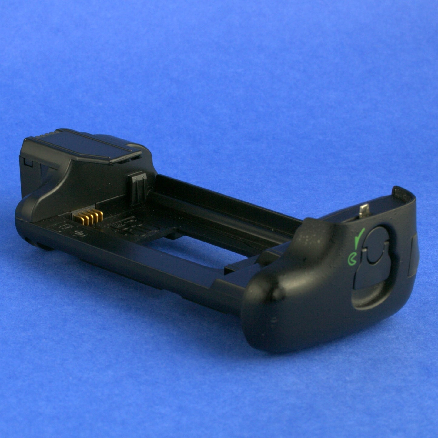Nikon MB-D16 Battery Grip with AA and Li-ion Battery Holders Beautiful Condition