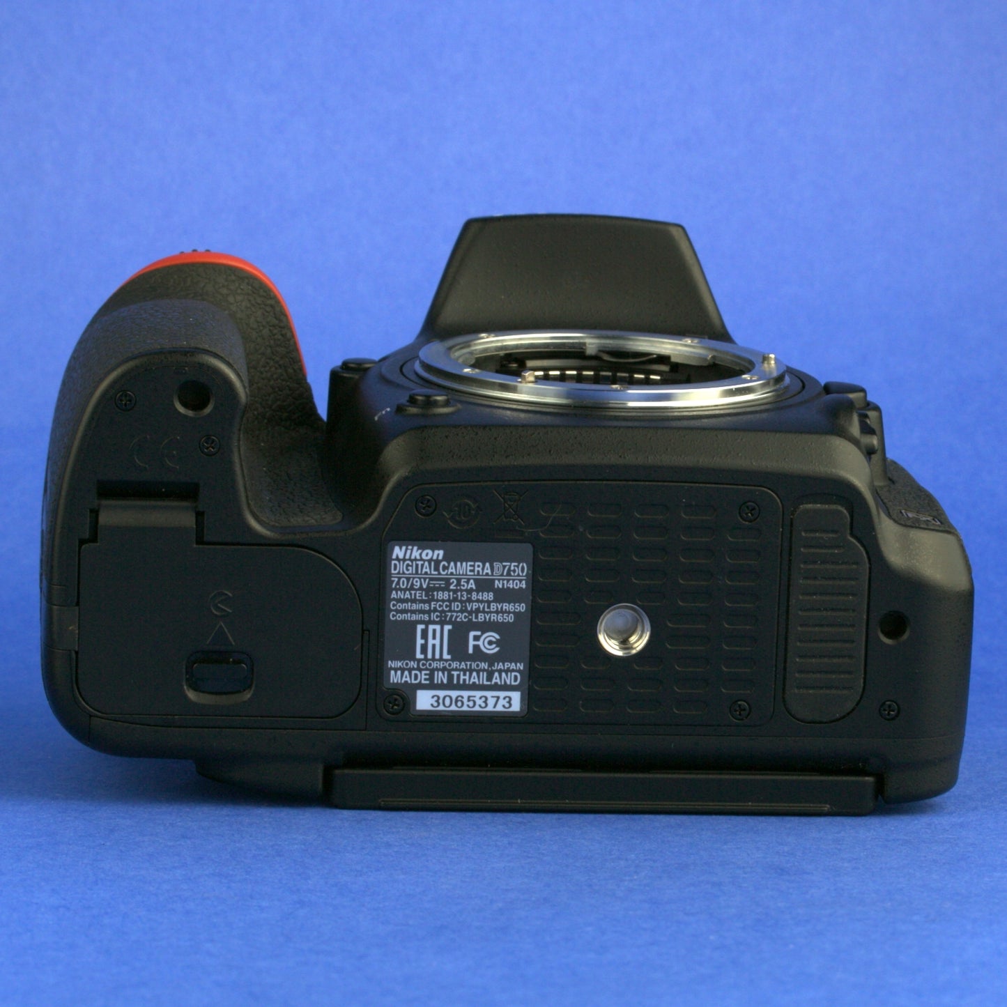 Nikon D750 Digital Camera Body US Model Beautiful Condition