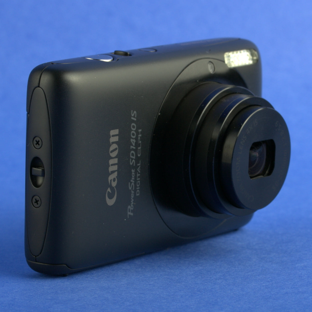 Canon SD1400 IS Digital Camera Near Mint Condition