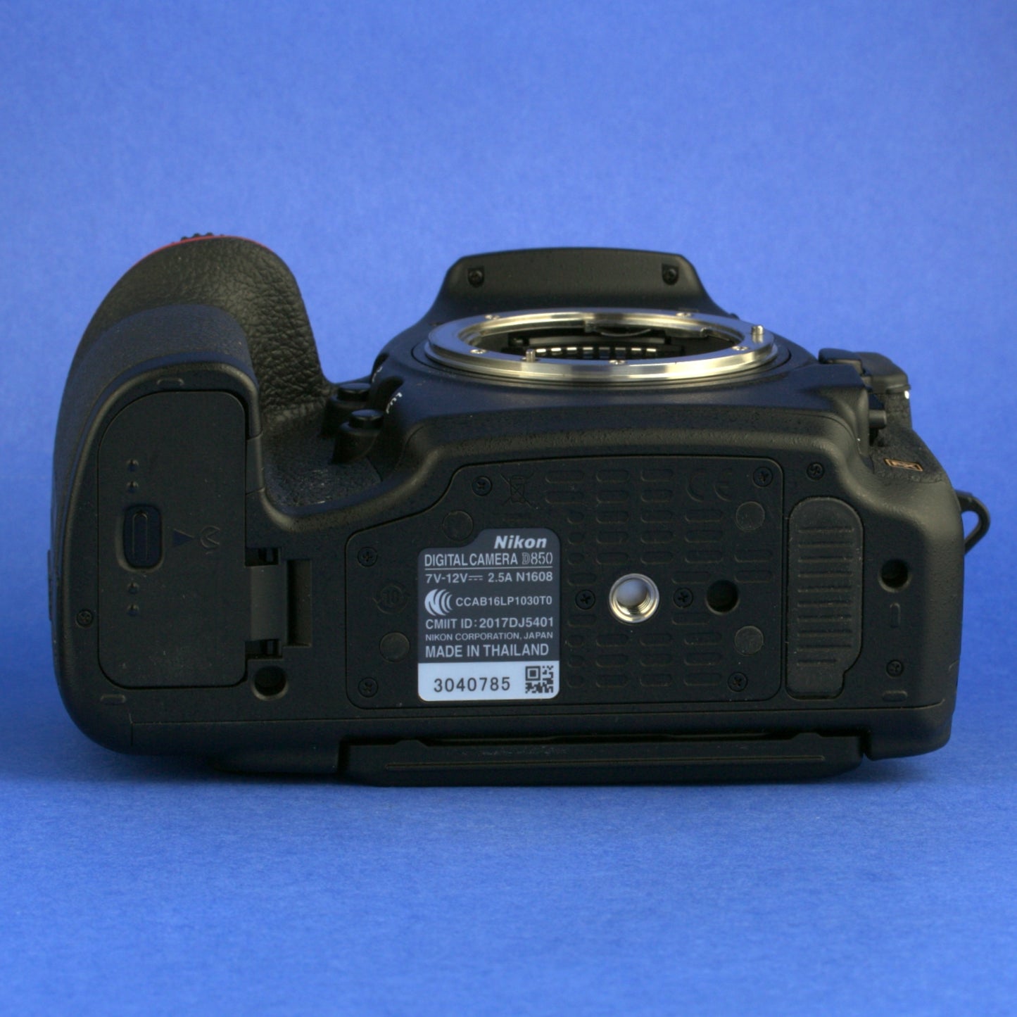 Nikon D850 Digital Camera Body Only 4200 Actuations US Model Near Mint