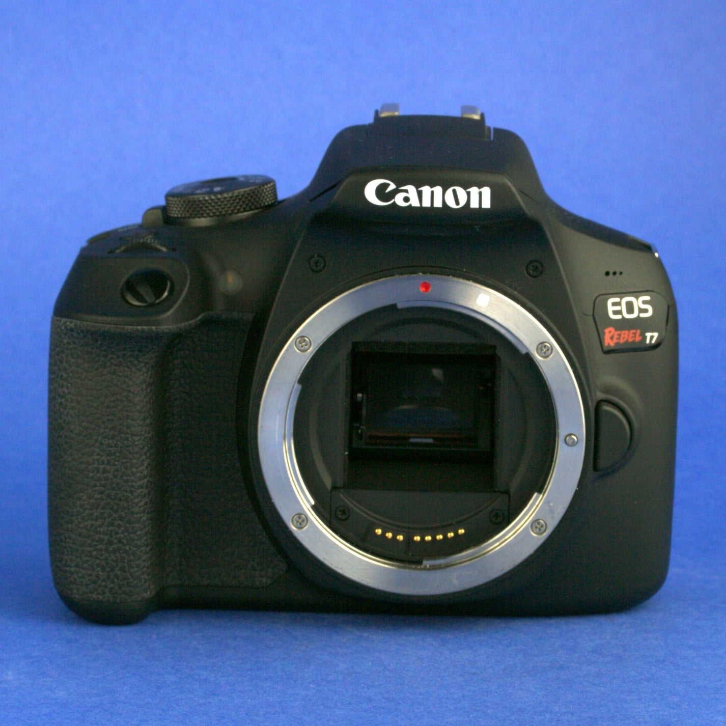 Canon EOS Rebel T7 Digital Camera with 18-55mm Lens Beautiful Condition