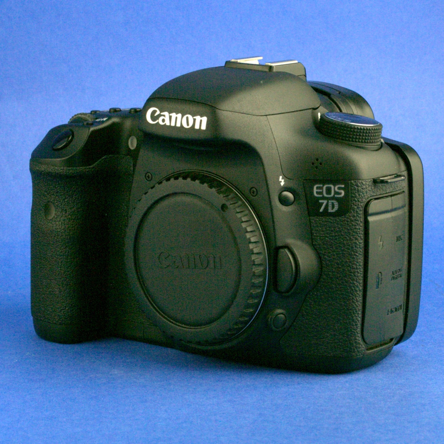 Canon 7D Digital Camera Body Only US Model Mint Condition 5500 Actuations