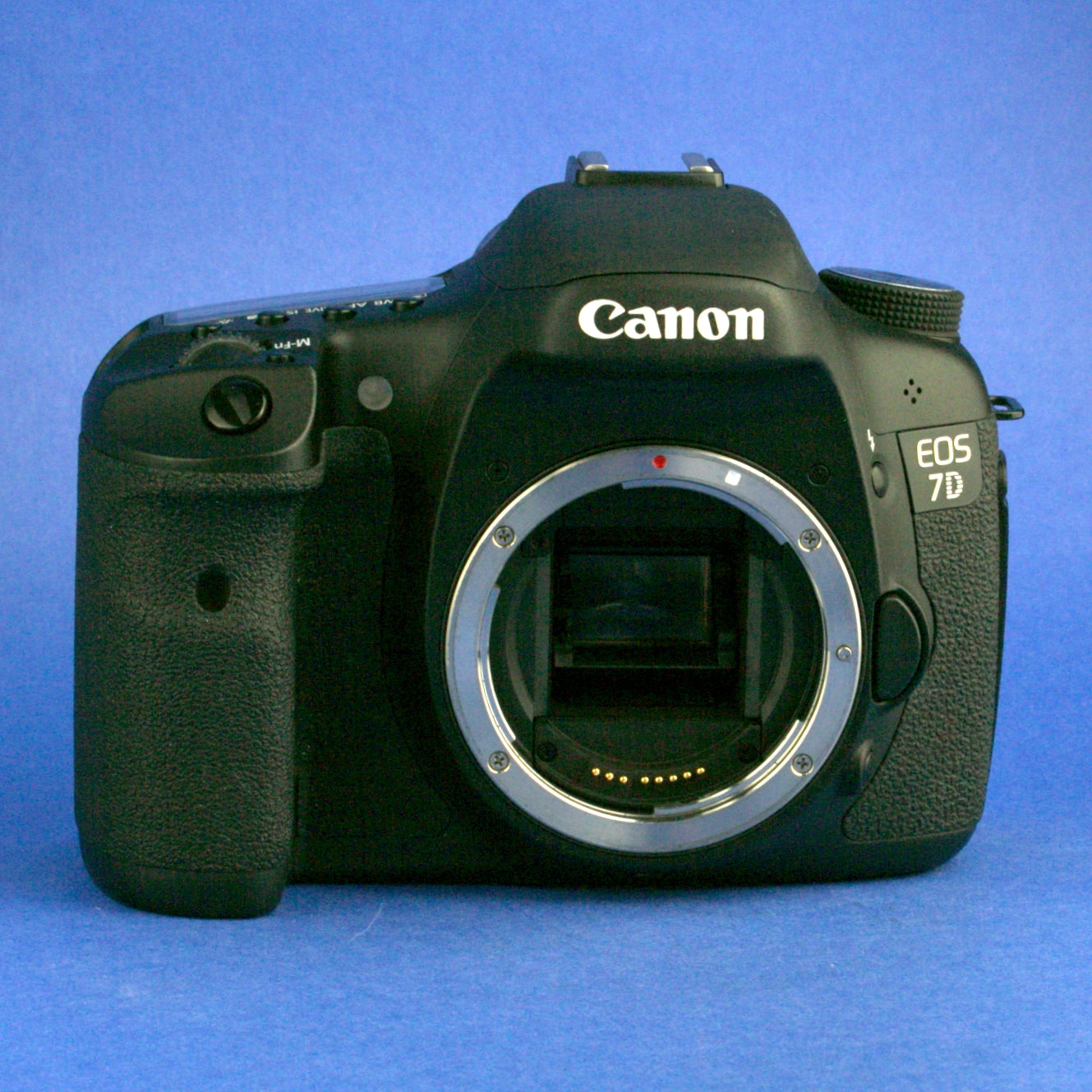Canon 7D Digital Camera Body Only US Model Mint Condition 5500 Actuations