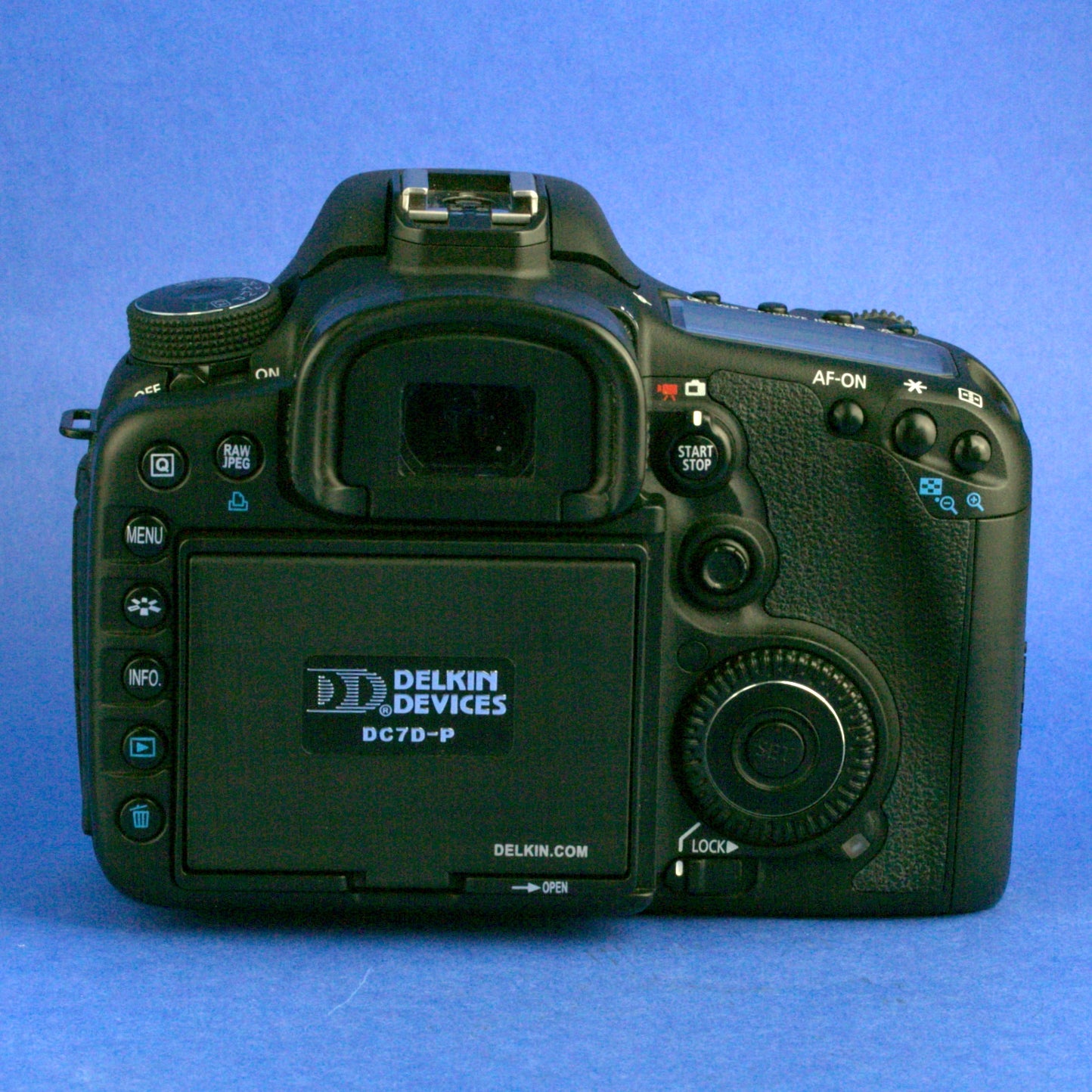 Canon 7D Digital Camera Body Only US Model Mint Condition 5500 Actuations