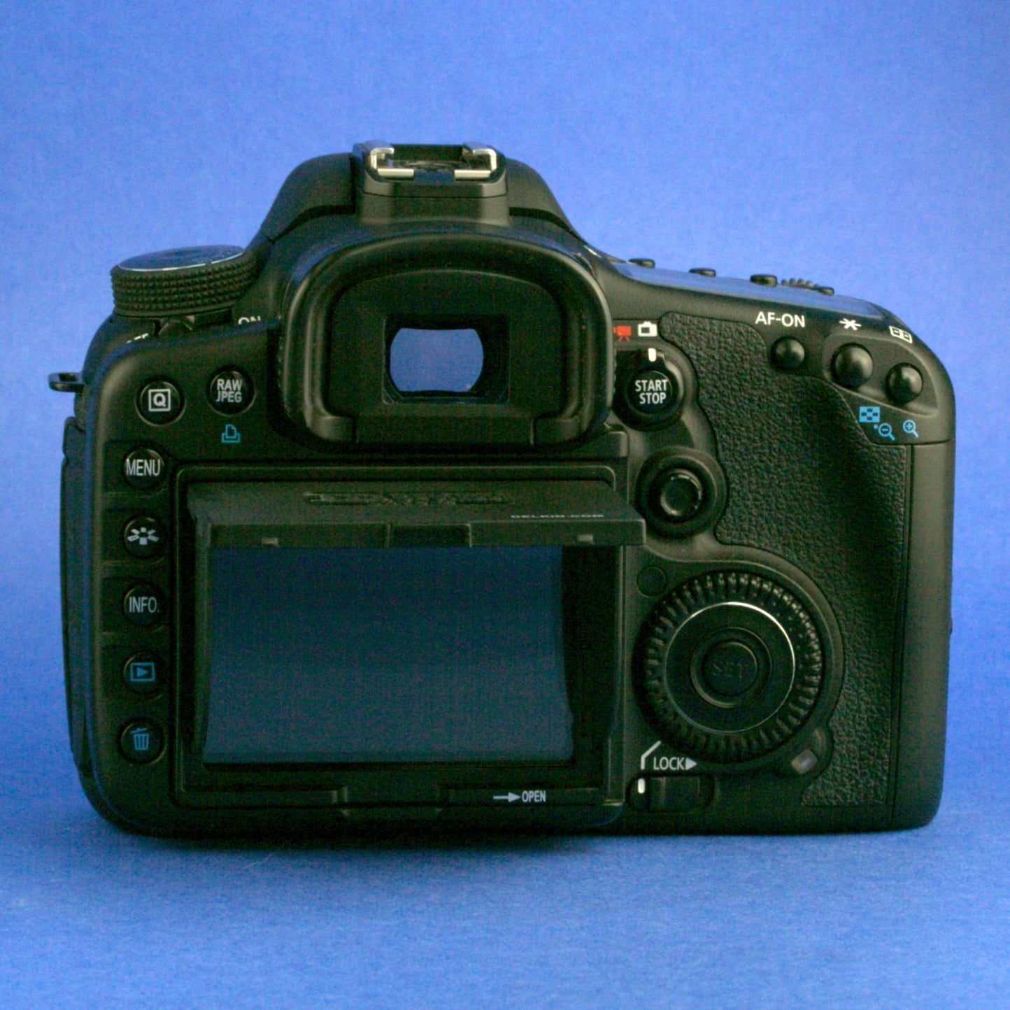 Canon 7D Digital Camera Body Only US Model Mint Condition 5500 Actuations