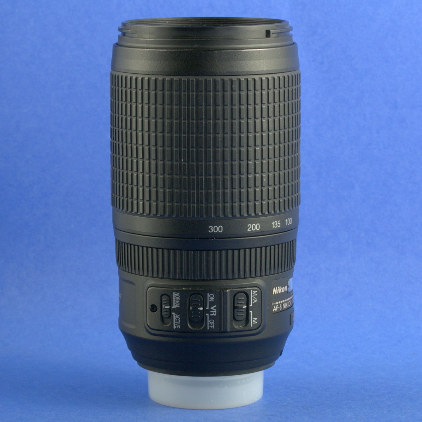 Nikon AF-S Nikkor 70-300mm 4.5-5.6 VR Lens US Model