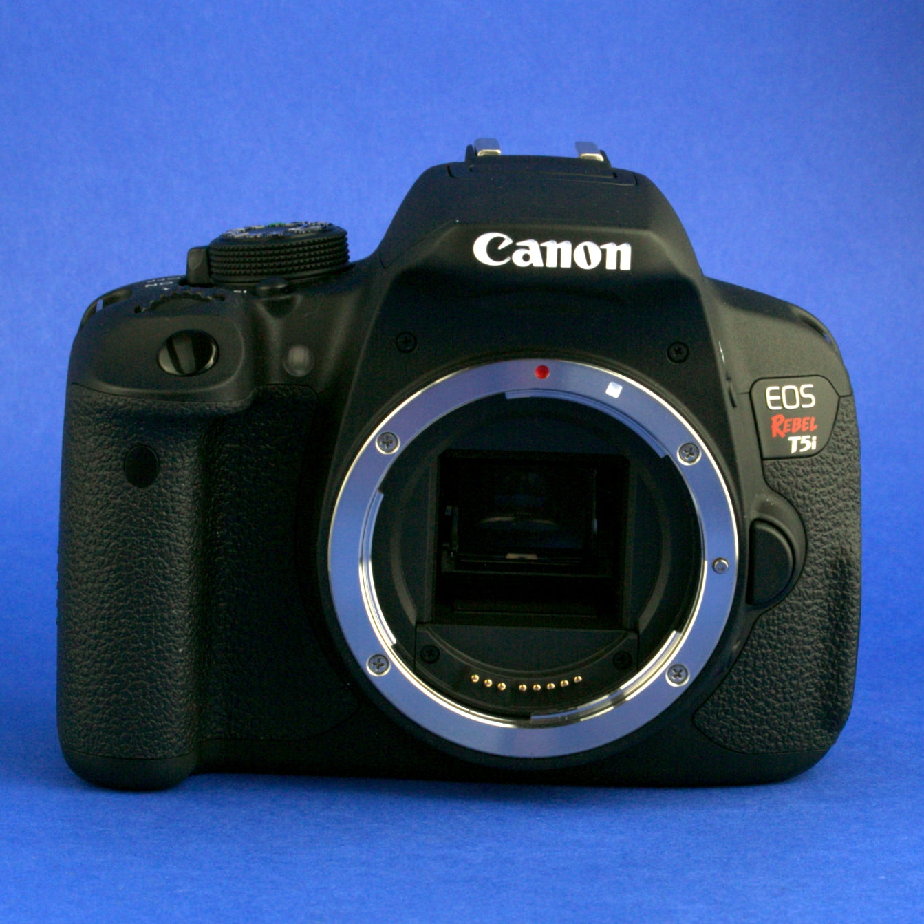 Canon EOS Rebel T5i Digital Camera Body 900 Actuations Mint Condition