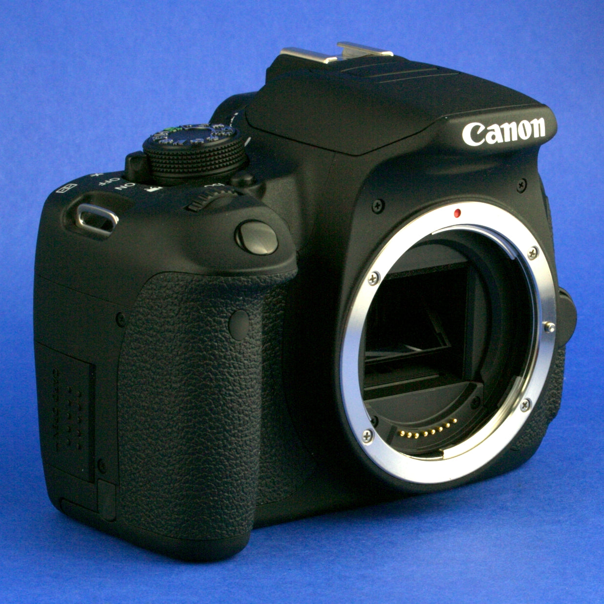 Canon EOS Rebel T5i Digital Camera Body 900 Actuations Mint Condition