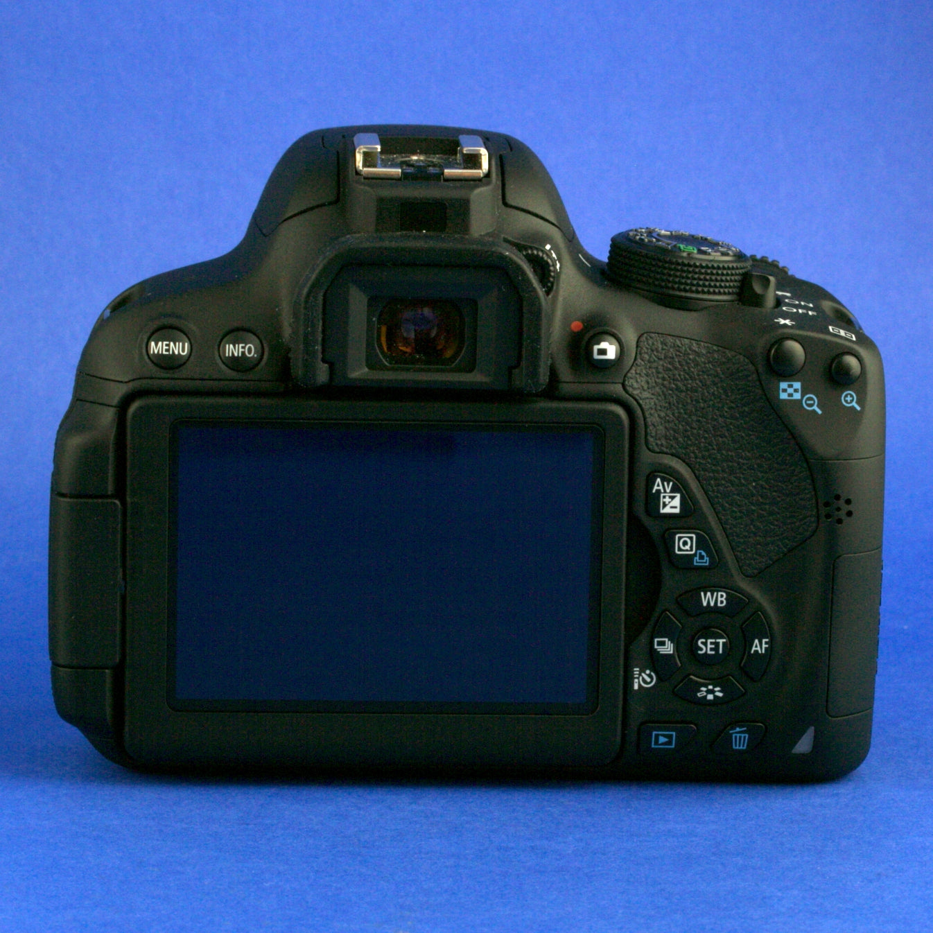 Canon EOS Rebel T5i Digital Camera Body 900 Actuations Mint Condition