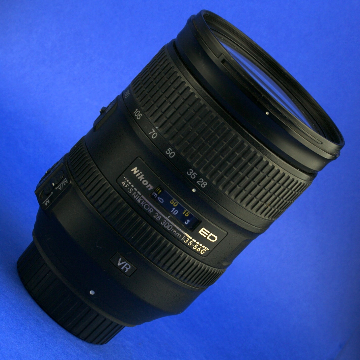 Nikon AF-S Nikkor 28-300mm 3.5-5.6 VR Lens
