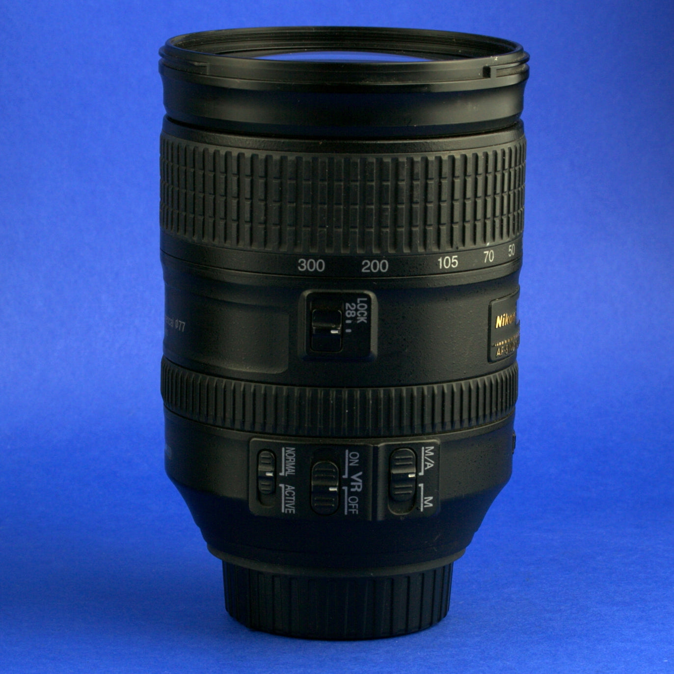Nikon AF-S Nikkor 28-300mm 3.5-5.6 VR Lens