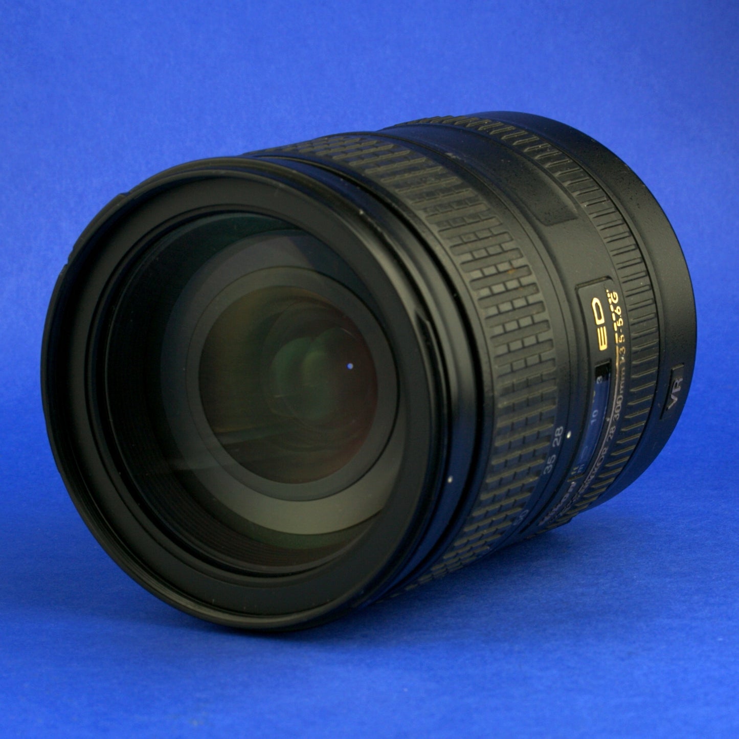 Nikon AF-S Nikkor 28-300mm 3.5-5.6 VR Lens