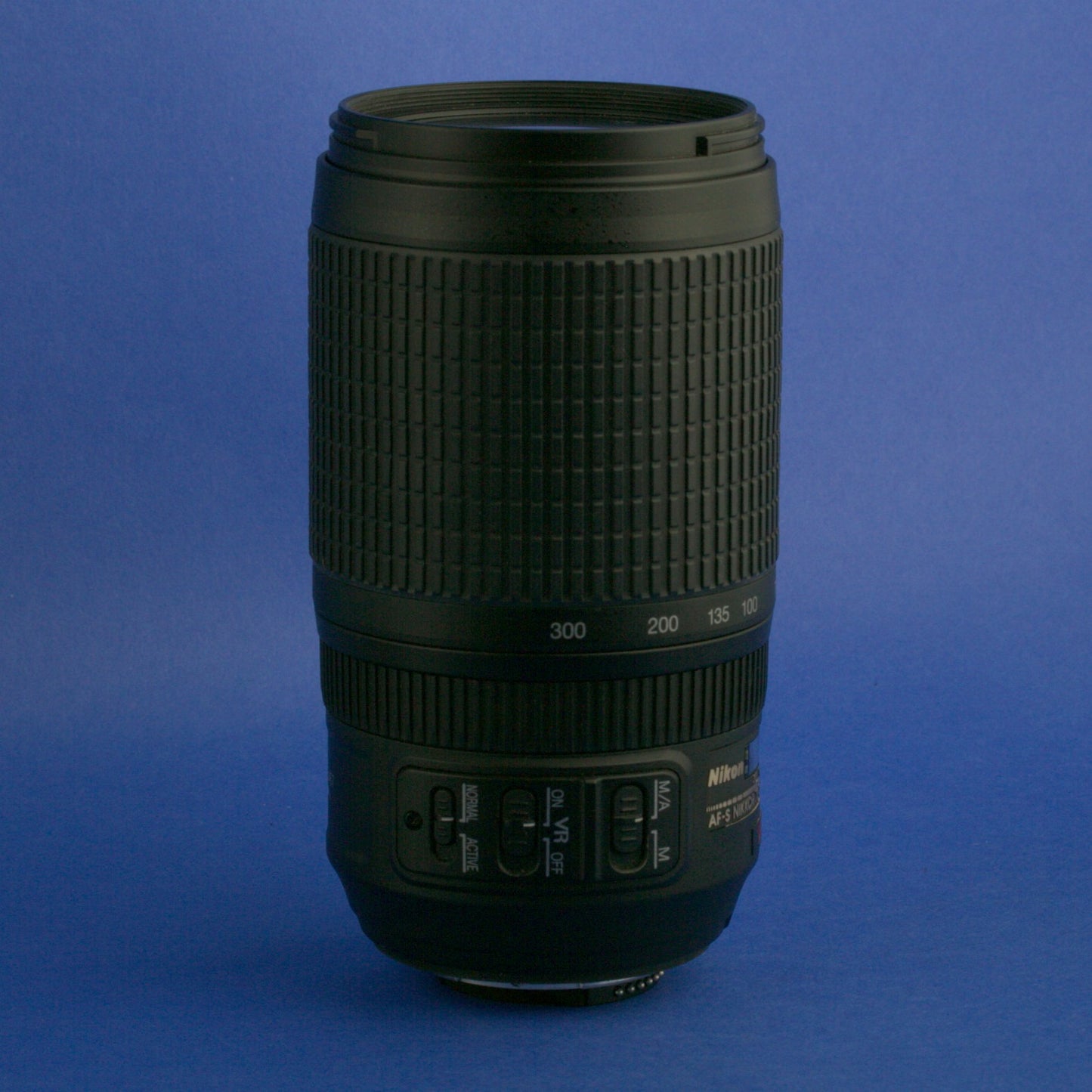 Nikon AF-S Nikkor 70-300mm 4.5-5.6 VR Lens US Model