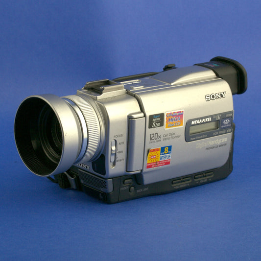 Sony Handycam DCR-TRV20 Mini DV Camcorder *** READ ***