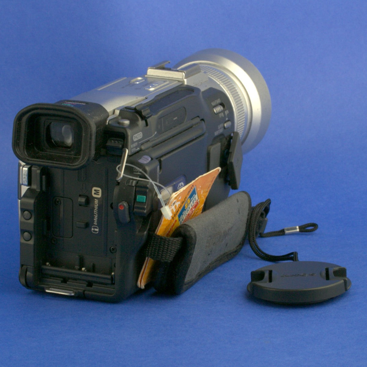 Sony Handycam DCR-TRV20 Mini DV Camcorder *** READ ***