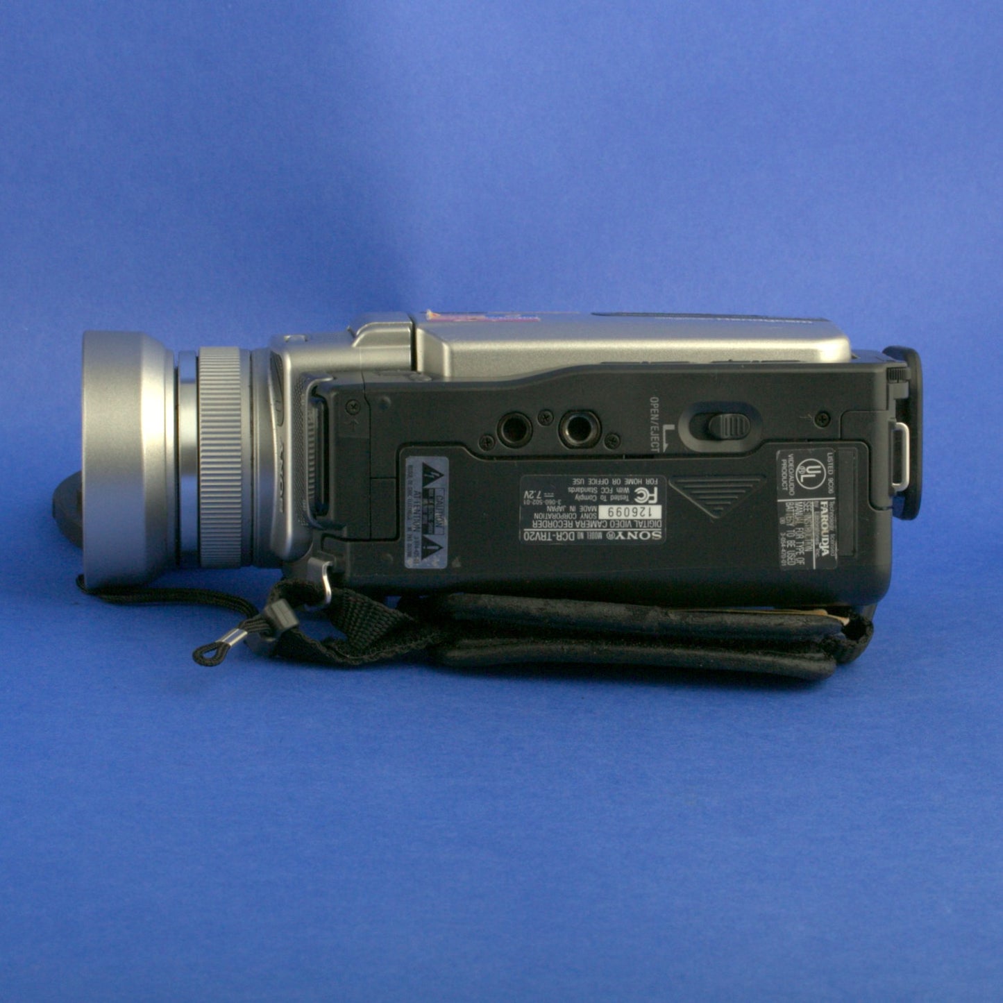 Sony Handycam DCR-TRV20 Mini DV Camcorder *** READ ***