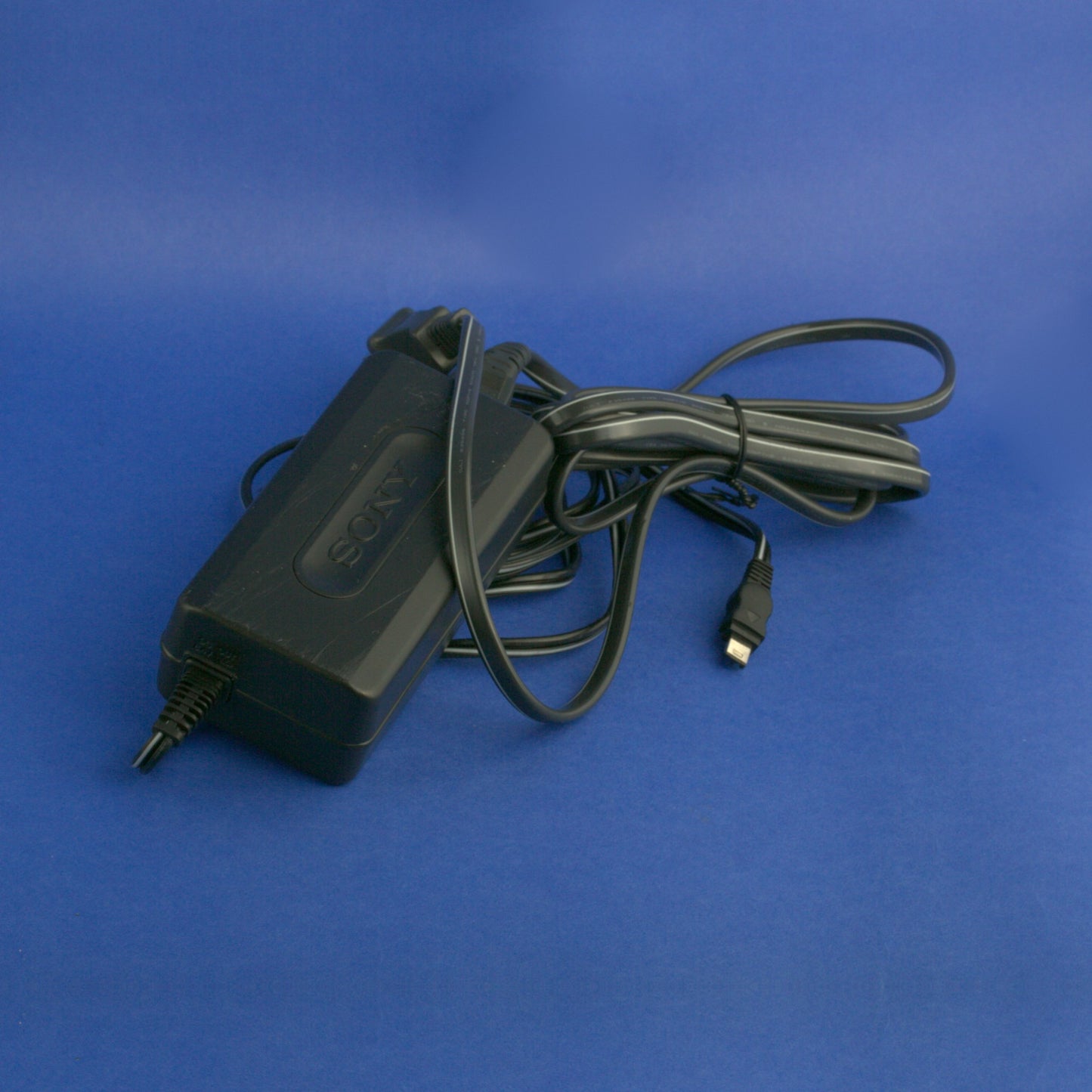 Sony Handycam DCR-TRV20 Mini DV Camcorder *** READ ***