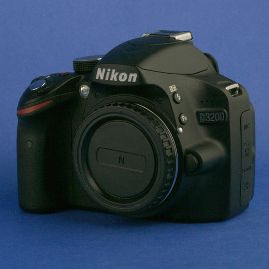 Nikon D3200 Digital Camera Body 600 Actuations Mint Condition