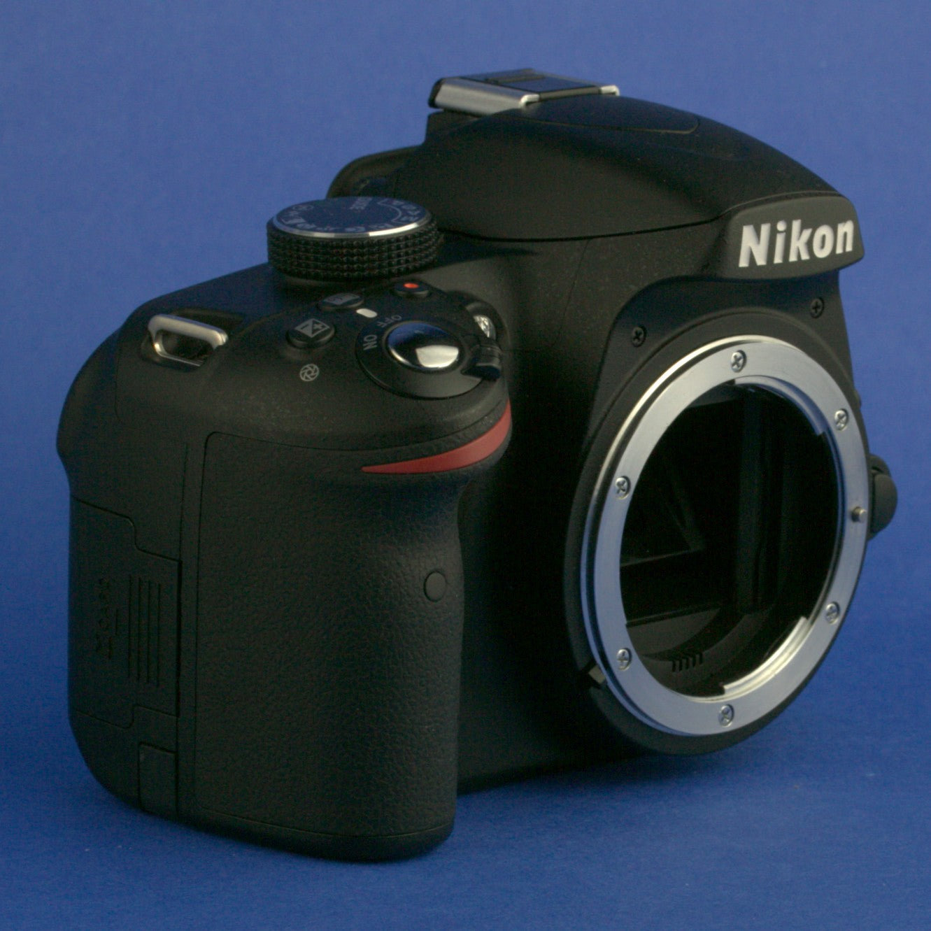 Nikon D3200 Digital Camera Body 600 Actuations Mint Condition