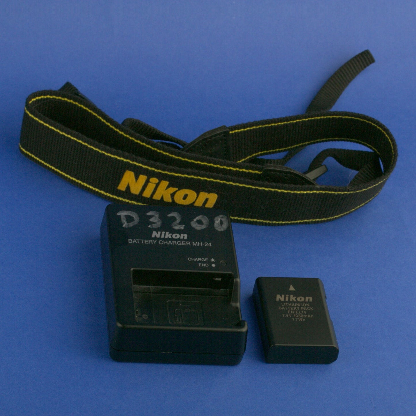 Nikon D3200 Digital Camera Body 600 Actuations Mint Condition