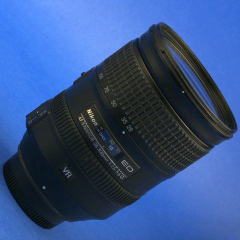 Nikon AF-S Nikkor 28-300mm 3.5-5.6 VR Lens US Model