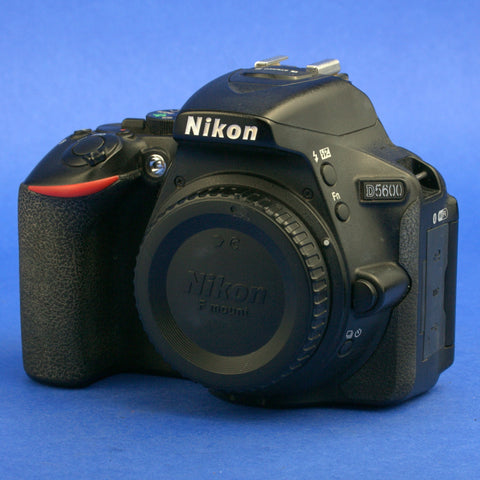 Nikon D5600 Digital Camera Body *** READ ***
