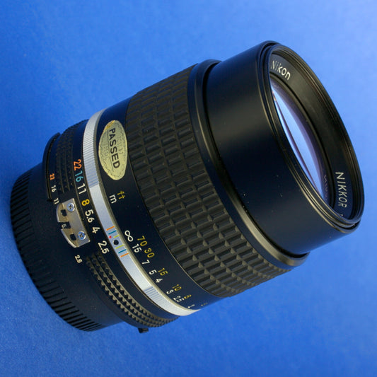 Nikon Nikkor 105mm 2.5 Ai-S Lens Mint Condition