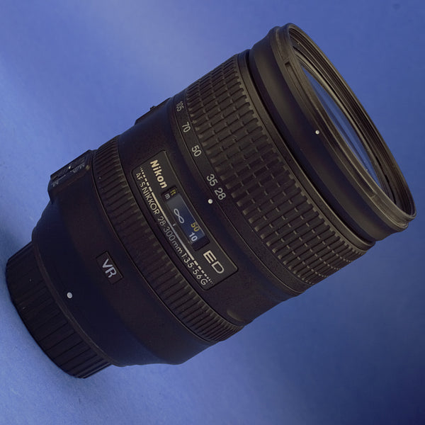 Nikon AF-S 28-300mm 3.5-5.6 VR Lens Beautiful Conditon