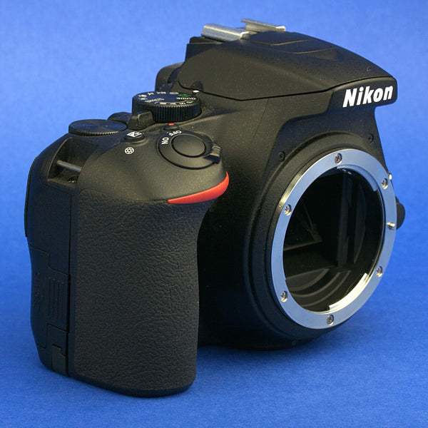 Nikon D3500 Digital Camera Body 3000 Actuations Near Mint Condition