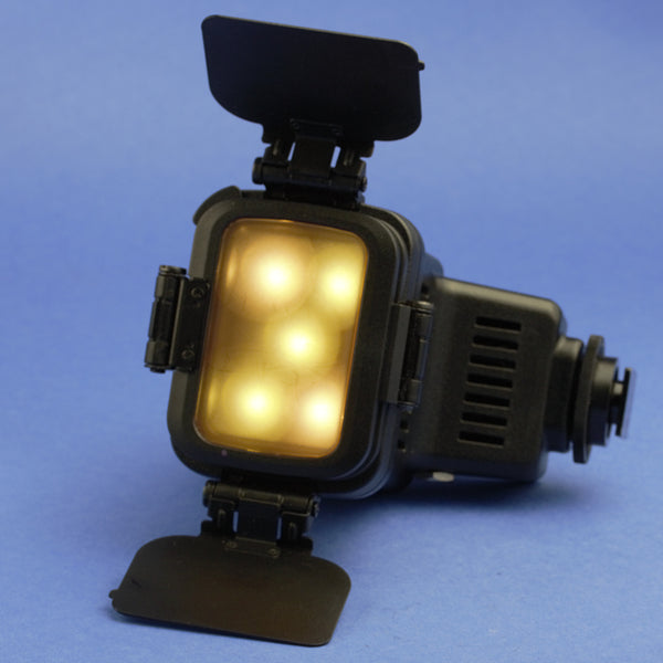 Comer CM-LBPS900 LED Light with Battery and Charger