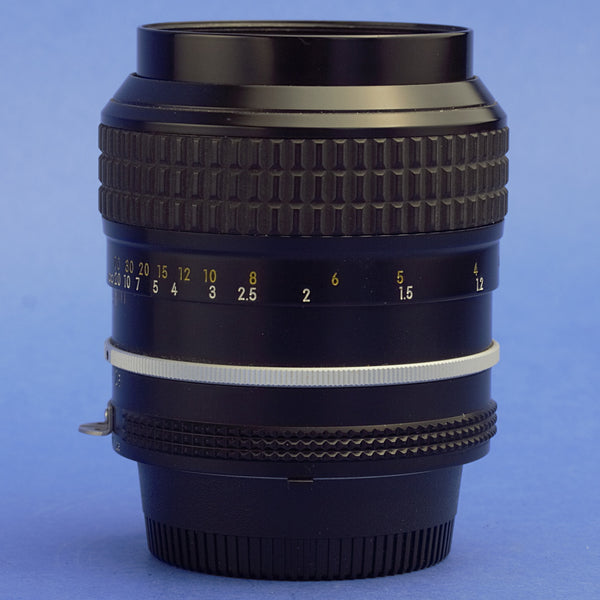Nikon Nikkor 105mm 2.5 Ai Lens Mint Condition