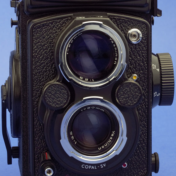Yashica Mat-124G Medium Format Camera Near Mint Condition