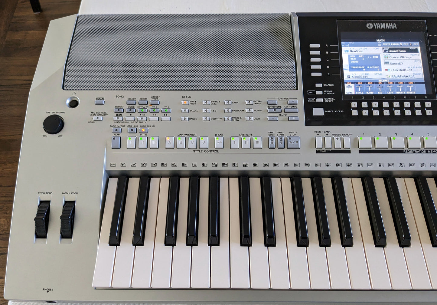 Yamaha PSR-S910 61-Key Arranger Workstation Keyboard Beautiful Condition